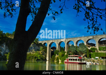 France, Drôme, Saint Nazaire en Royans, le lac artificiel sous l'aqueduc (le canal de la Bourne) construit en 1876 et Banque D'Images