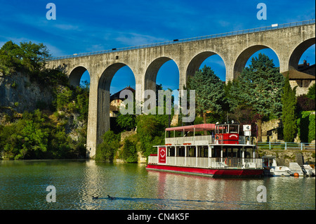 France, Drôme, Saint Nazaire en Royans, le lac artificiel sous l'aqueduc (le canal de la Bourne) construit en 1876 et Banque D'Images