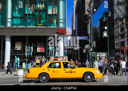 United States, New York, Manhattan, Midtown, 5e Avenue et 42e Rue Banque D'Images