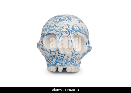Une sculpture en forme de crâne humain de Jacques GALLON, céramiste. Sculpture en forme de crâne humain du céramiste Jacques gallon. Banque D'Images