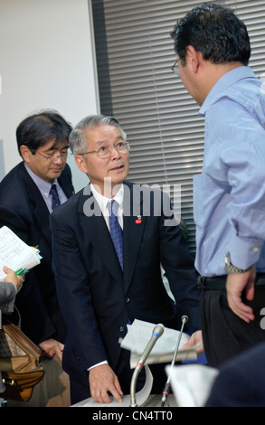 Tsunehisa Katsumata, (C) ancien Président de Tokyo Electric Power Co., TEPCO, tient aux questions de la presse à une réunion d'information des gains Banque D'Images