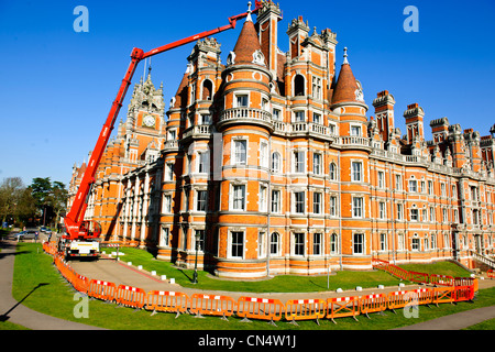 Vue sur cour intérieure et façade,Royal Holloway College est un établissement réservé aux femmes,ouvert officiellement par la reine Victoria 1886 Banque D'Images