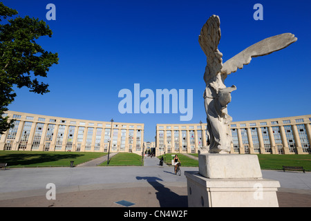 La France, Hérault, Montpellier, quartier Antigone, esplanade de l'Europe par l'architecte Ricardo Bofill et la réplique de la Banque D'Images