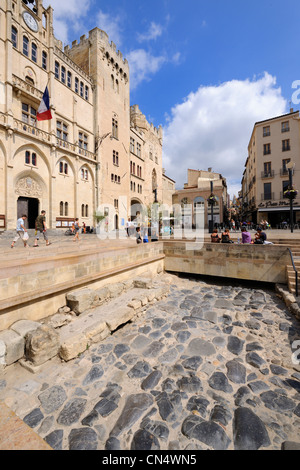 France, Aude, Narbonne, Place de l'Hôtel de Ville, des vestiges de la Via Domitia au bas de Palais des Archeveques (le Banque D'Images