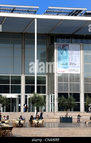 La France, Gard, Nîmes, le carré d'Art par l'architecte Norman Forster, Médiathèque, Centre d'Art Contemporain Banque D'Images