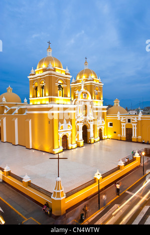 Le Pérou, La Libertad province, côte nord, Trujillo, Plaza de Armas, la cathédrale Banque D'Images