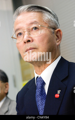 Tsunehisa Katsumata, ancien président de Tokyo Electric Power Co., TEPCO, tient aux questions de la presse à une réunion d'information des gains Banque D'Images