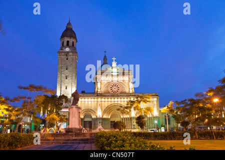 L'île de Luzon, Philippines, Manille, Intramuros quartier historique, la cathédrale sur la Plaza Roma Banque D'Images