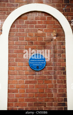 Plaque sur le mur de brique en reconnaissant que Franklin D. Roosevelt, président des Etats-Unis, il remettait de 1933 à Great Malvern Banque D'Images