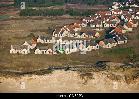 France, Manche, Pirou plage, maisons en ruines (vue aérienne) Banque D'Images