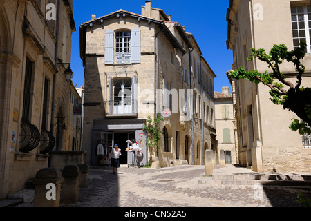 La France, Gard, Pays d'Uzege, Uzes, Port Royal Street Banque D'Images