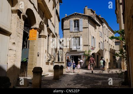 La France, Gard, Pays d'Uzege, Uzes, Port Royal Street Banque D'Images