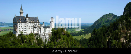 Allemagne, Bavière, Schwangau, le château de Neuschwanstein construit entre 1869 et1886 dans le style romantique est la plus connue de Banque D'Images