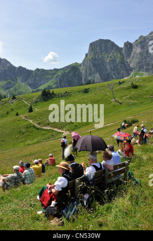 Allemagne, Bavière, Pfronten, folk festival avec masse en plein air sur le mont Breitenberg Banque D'Images