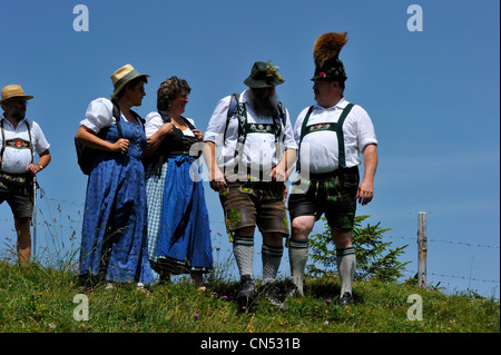 Allemagne, Bavière, Pfronten, folk festival avec masse en plein air sur le mont Breitenberg Banque D'Images