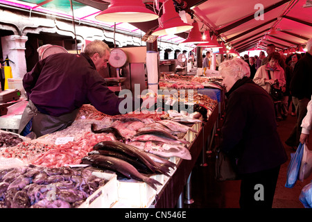 L'Italie, Vénétie, Venise, inscrite au Patrimoine Mondial de l'UNESCO, de Chioggia, le marché aux poissons Banque D'Images