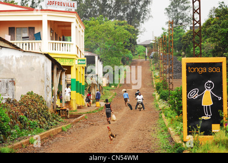 Madagascar, Nord, Diego-Suarez (Antsiranana) Province, Région Diana, Joffreville (Ambohitra), moto conduisant par main Banque D'Images