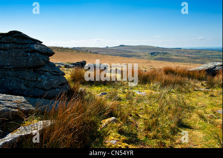 Kings Tor sur la bordure ouest du Parc National de Dartmoor avec le mandat du grand mal, Tor Tor Sharpitor en cuir Banque D'Images