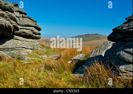 Kings Tor sur la bordure ouest du Parc National de Dartmoor avec le mandat du grand mal, Tor Tor Sharpitor en cuir Banque D'Images