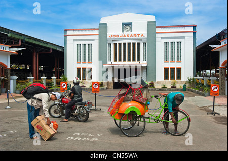 L'Indonésie, Java, la région de Yogyakarta, à proximité de Yogyakarta, la gare ferroviaire Banque D'Images