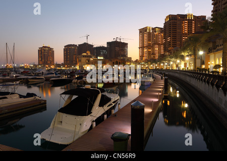 Porto Saoudite au crépuscule. La perle à Doha, Qatar Banque D'Images