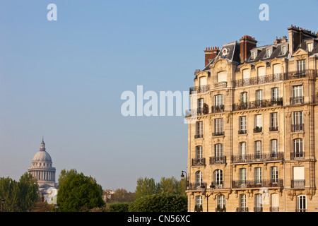 France, Paris, Haussmann type de bâtiment façade sur l'Ile Saint Louis Banque D'Images