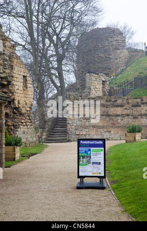 Les ruines de Pontefract Castle à Pontefract, West Yorkshire, Royaume-Uni Banque D'Images