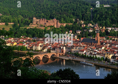 Allemagne, Heidelberg, Bade-Wurtemberg, la ville, le château de la rive droite de la Neckar et le vieux pont Karl-Theodor Banque D'Images