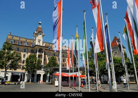 La Suisse, Canton de Vaud, Lausanne, les drapeaux sur la Place de la navigation Banque D'Images