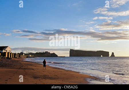 Canada, Québec, Gaspésie, Percé et son fameux Rocher Percé Percé (Rock), le lever du soleil Banque D'Images