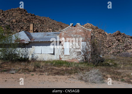 Bâtiment en brique abandonnés en route 66 Valentine, AZ. Banque D'Images