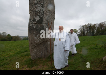 France, Cotes d'Armor, Quintin, rassemblement druidique sur le site mégalithique de la pierre longue (Longue Pierre), avec Klaize Dir, haut Banque D'Images