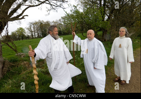 France, Cotes d'Armor, Quintin, rassemblement druidique sur le site mégalithique de la pierre longue (Longue Pierre), avec Klaize Dir, haut Banque D'Images