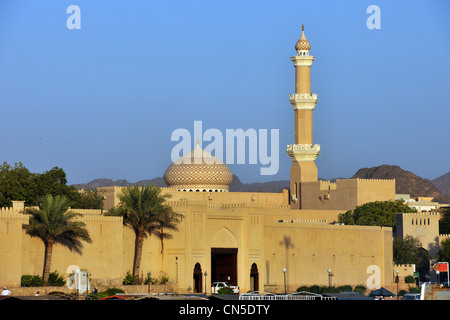 Sultanat d'Oman, Al Dakhiliyah, région des monts Hajar Occidental, Nizwa, fort et de la mosquée Banque D'Images