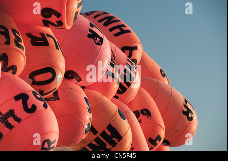 Sac coloré flotte sur la pêche au hareng rogué offre en Sitka, en Alaska. Banque D'Images