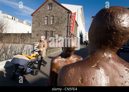 L'Islande, Reykjavik, sculptures sur Laugavegur, la principale rue commerçante de la capitale Banque D'Images