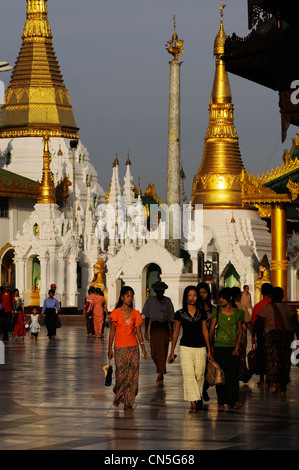 Myanmar (Birmanie), Division de Yangon, Yangon, Shwedagon Pagoda, datée entre 6ème et 10ème siècle Banque D'Images