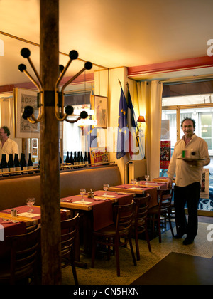 France, Paris, fonction : 25 bistrots parisiens, le général tour de boissons Banque D'Images