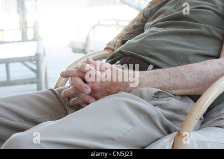 Hauts sitting in chair Banque D'Images