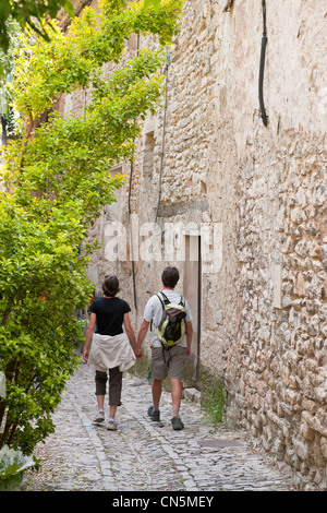 La France, Vaucluse, Seguret, étiqueté Les Plus Beaux Villages de France (Les Plus Beaux Villages de France), vous promener dans Banque D'Images