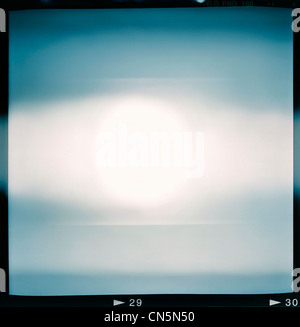 Moyen format vierge (6x6) avec image de film couleur de remplissage dans lightleak résumé contenant centre, sorte d'arrière-plan Banque D'Images