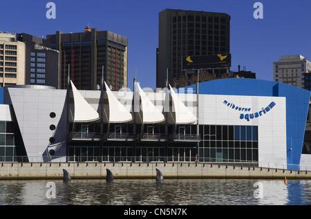 L'Australie, Vicoria, Melbourne, aquarium sur la rivière Yarra vu de côté quai Southbank Banque D'Images