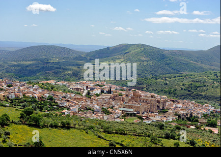 L'Espagne, l'Estrémadure, Guadalupe, road Navalmoral, aperçu de la ville de la Sierra Banque D'Images