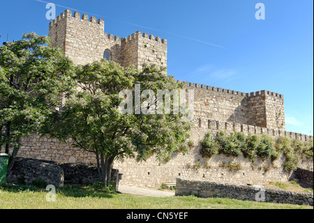 L'Espagne, l'Estrémadure, Trujillo, Trujllo château construit au 10e siècle, de l'allée au pied des murs Banque D'Images