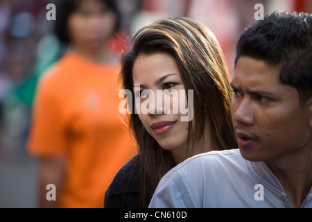 Jeune couple, Marché Central, Songkhla, Thaïlande Banque D'Images