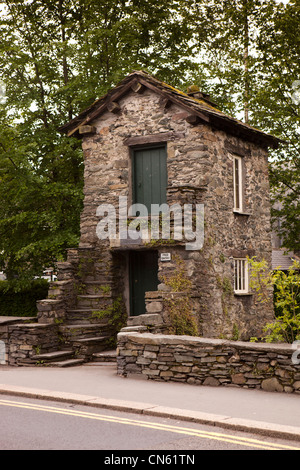 UK, Cumbria, Ambleside, Bridge House sur Stock Ghyll, ancien apple store, une fois à la maison de famille de 6 Banque D'Images