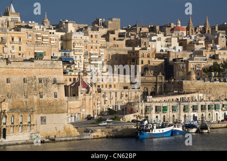 Malte, Sliema, vue de Gardjola Jardin sur La Valette ville classée au Patrimoine Mondial par l'UNESCO Wold Banque D'Images