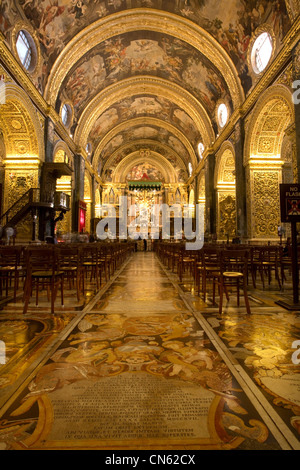 Malte, La Valette, classée au Patrimoine Mondial par l'UNESCO, du monde à l'intérieur de la Cathédrale St John's Co Banque D'Images