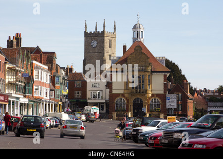 Le centre-ville de high street marlborough Wiltshire, Angleterre Banque D'Images