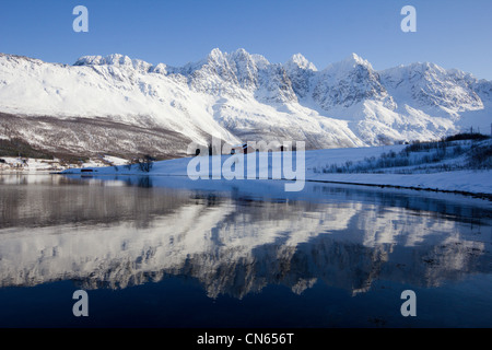 L'ensemble des Alpes de Lyngen près de sorfjorden lakeselvdalen troms norvège Banque D'Images